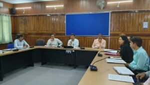 जिलाधिकारी के अध्यक्षता में संपन्न हुई जिला गंगा संरक्षण समिति की बैठक ।
