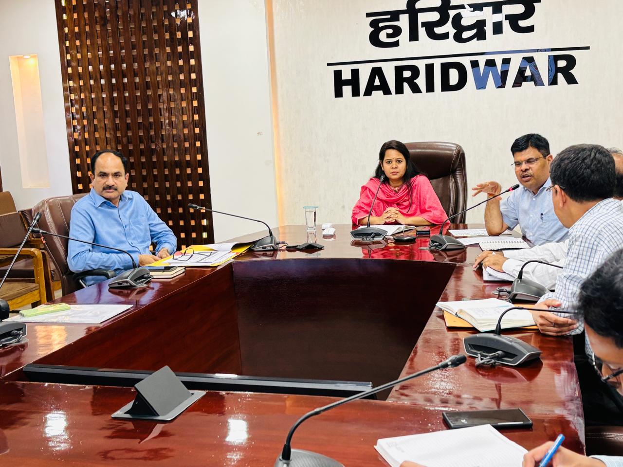 मुख्य विकास अधिकारी ने ली उद्योग विभाग की समीक्षा बैठक।