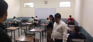 जिलाधिकारी ने सिविल सेवा प्रारंभिक परीक्षा केंद्र का किया औचिक निरीक्षण।