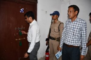 जिलाधिकारी एवं उप जिला निर्वाचन अधिकारी ने ईवीएम हाउस का किया सुरक्षात्मक निरीक्षण।