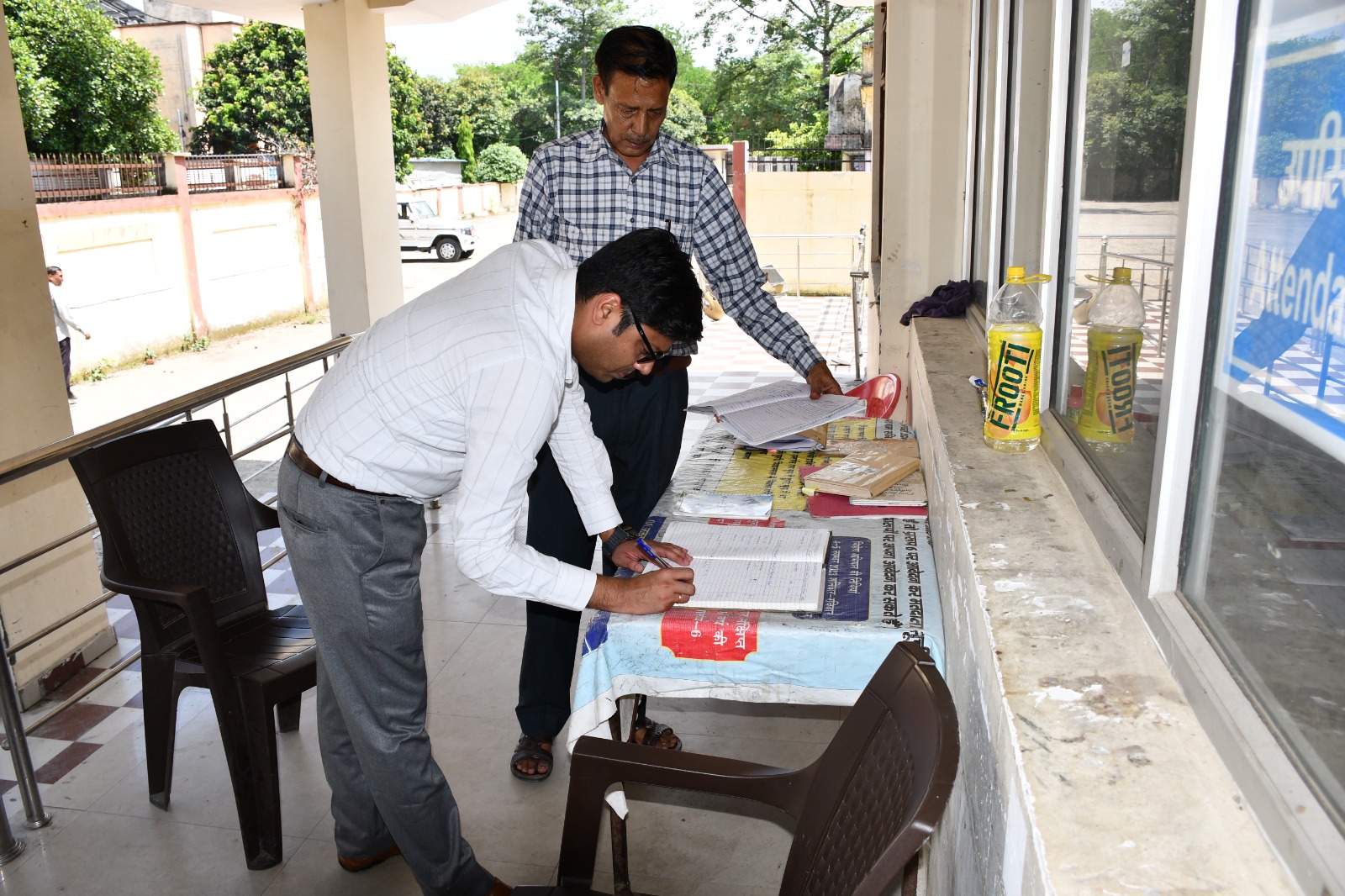 जिलाधिकारी एवं उप जिला निर्वाचन अधिकारी ने ईवीएम हाउस का किया सुरक्षात्मक निरीक्षण।