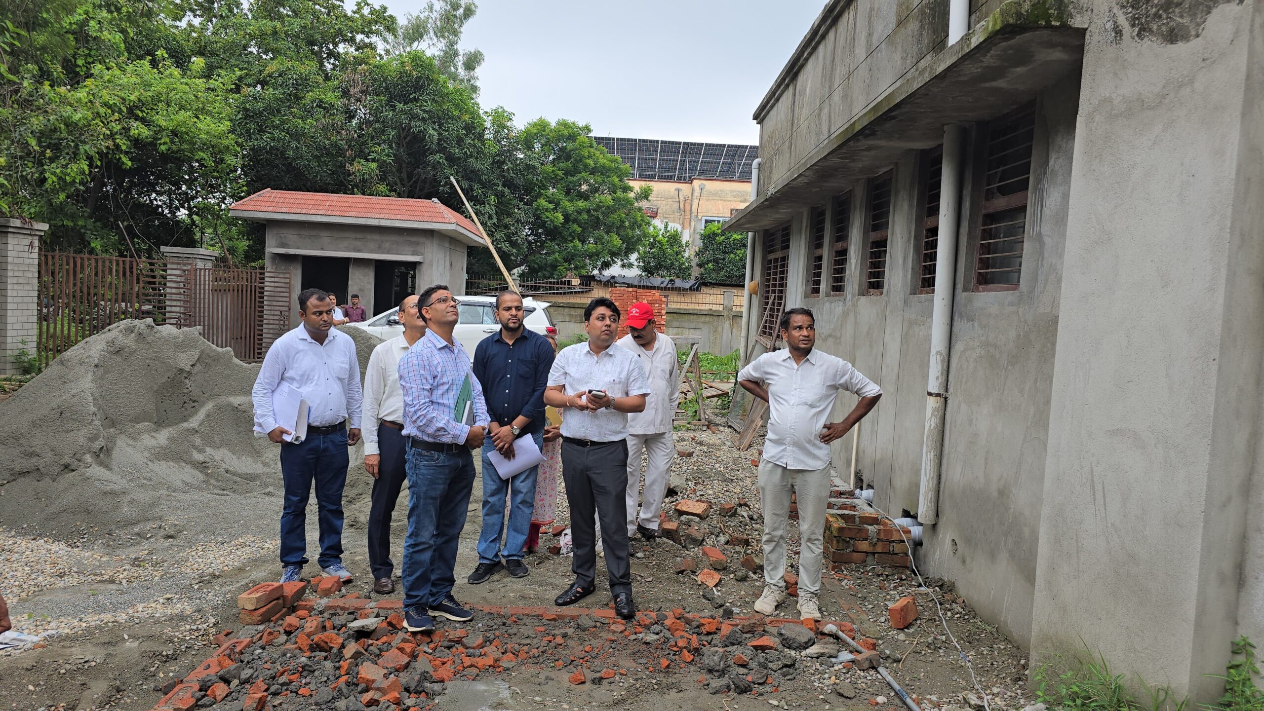 जिलाधिकारी नितिन सिंह भदौरिया ने निर्माणाधीन ऑडिटोरियम का स्थलीय निरीक्षण किया ।
