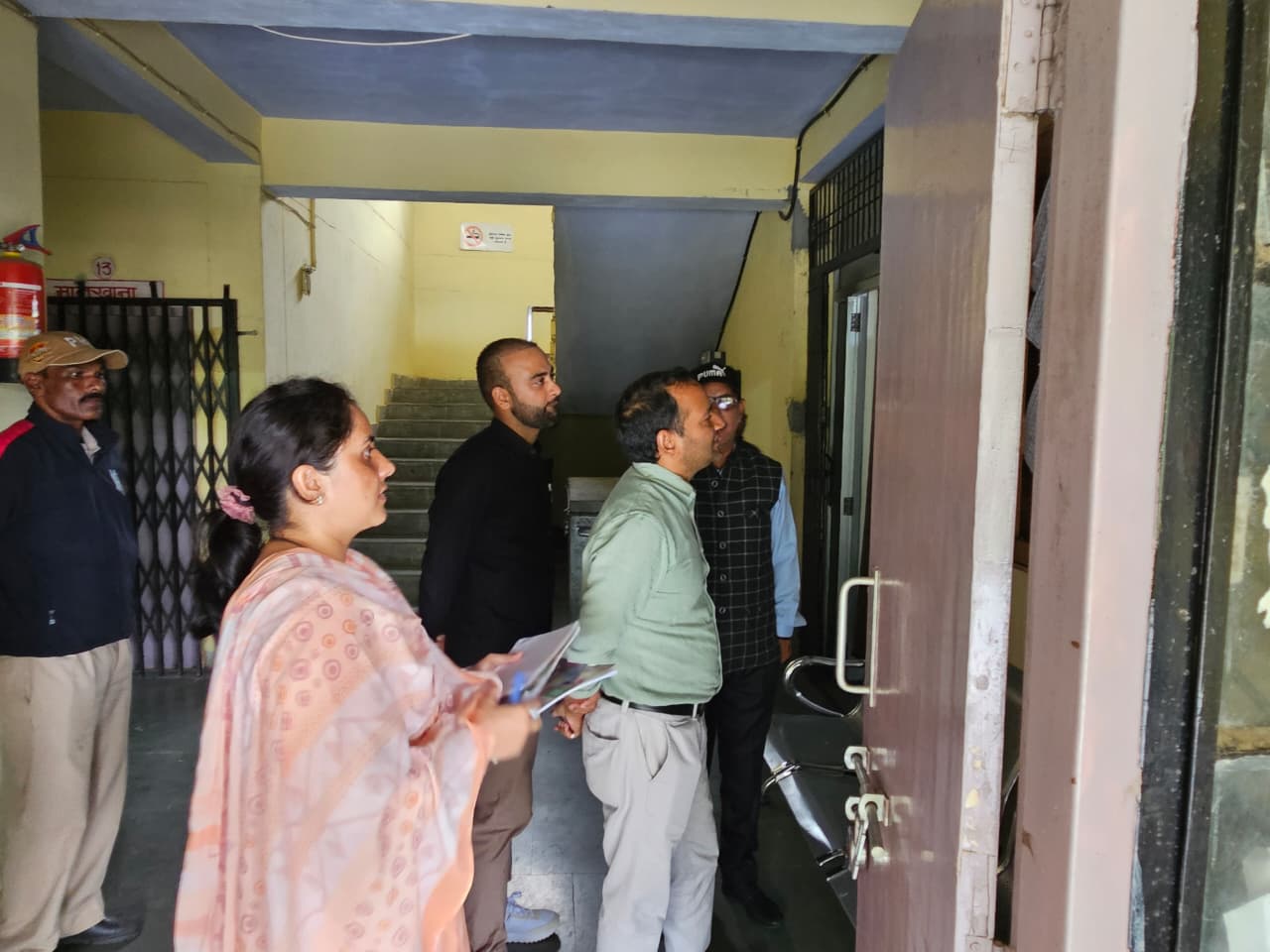 अपर जिलाधिकारी जयवर्धन शर्मा ने किया लोहाघाट तहसील का स्थलीय निरीक्षण, अधिकारियों को दिए सख्त दिशा-निर्देश* ।