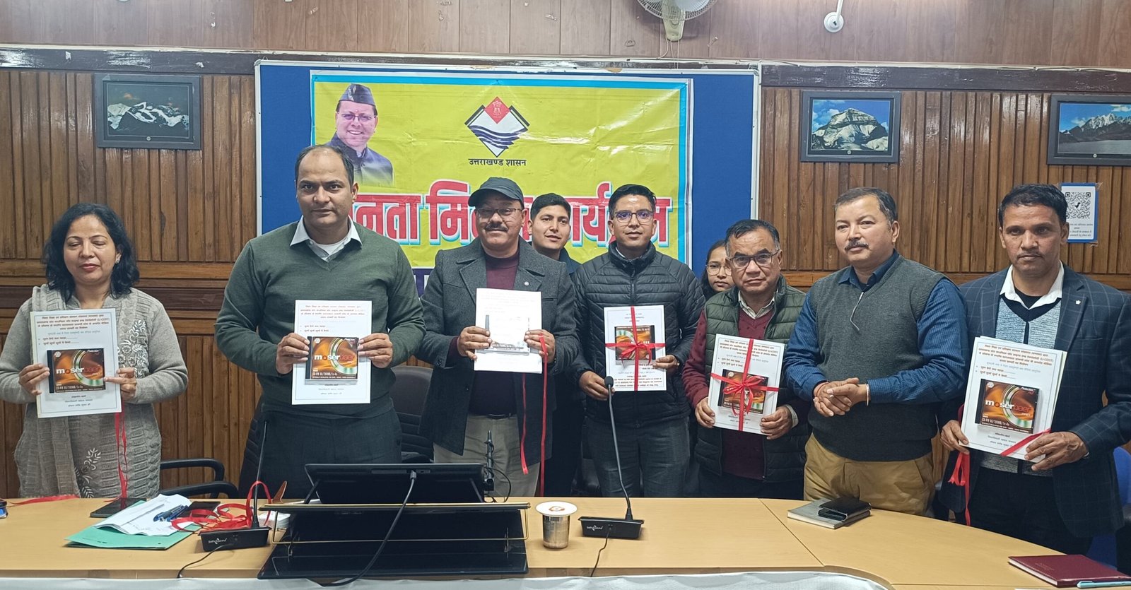 डीआईईटी लोहाघाट की पहल: वनाग्नि जागरूकता गीतों का जिलाधिकारी मनीष कुमार ने किया विमोचन*।