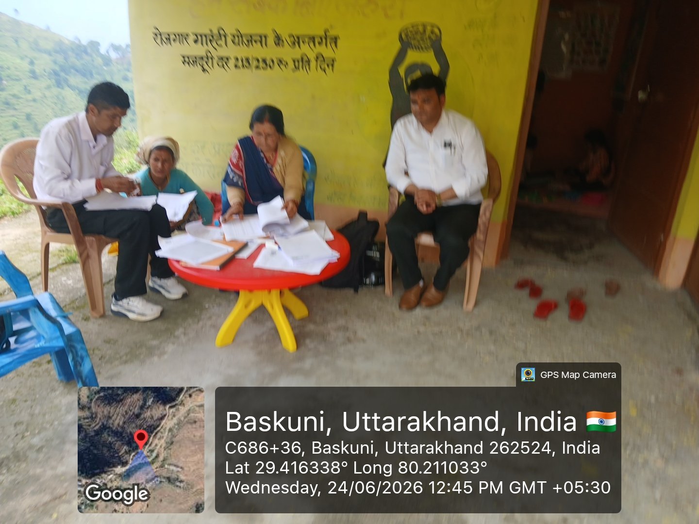 विशेष गहन पुनरीक्षण कार्यक्रम के तहत चंपावत के मतदेय स्थलों पर क्रिटिकल बूथों की ऐनुमैरेशन फॉर्म के डिजिटाइजेशन प्रक्रिया में तेजी।