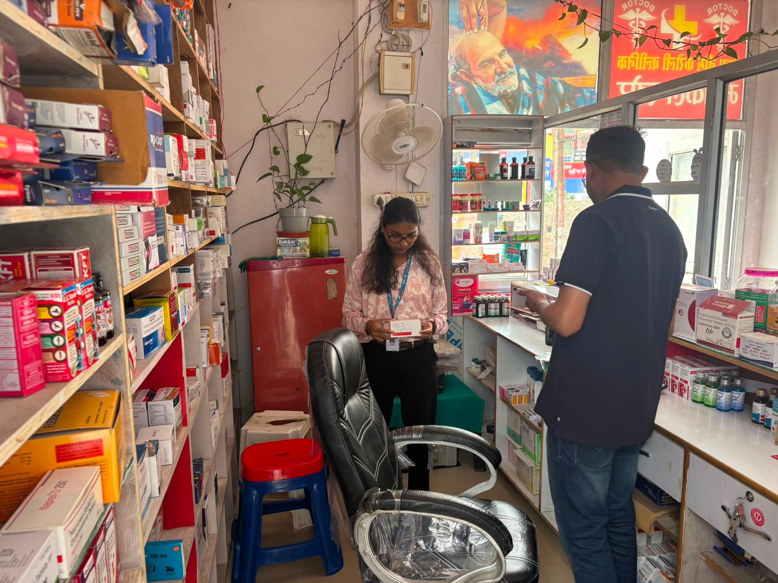 औषधि नियंत्रण विभाग द्वारा मेडिकल प्रतिष्ठानों का सघन निरीक्षण कर लिए गए दवाओं के नमूने*